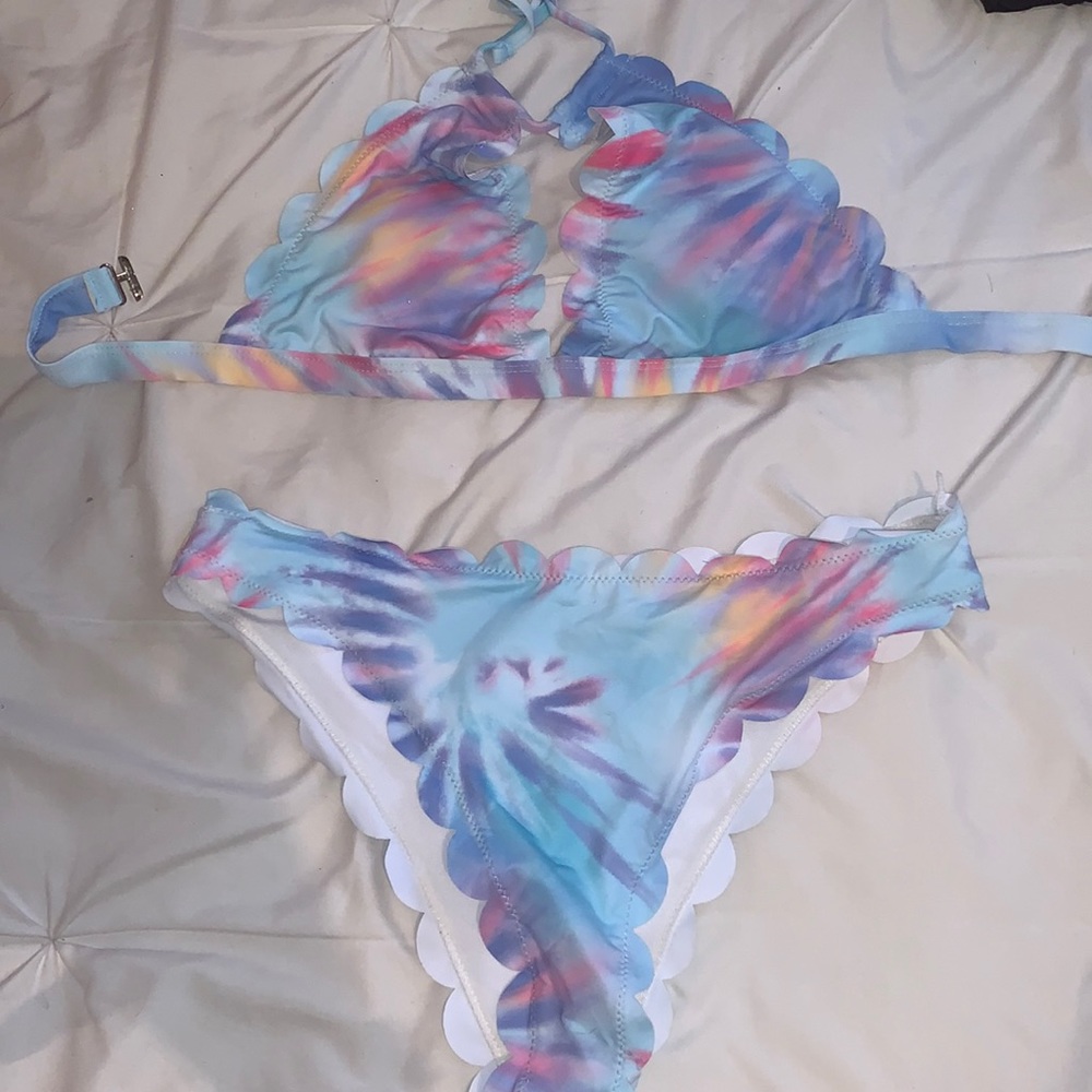 Bikini set.